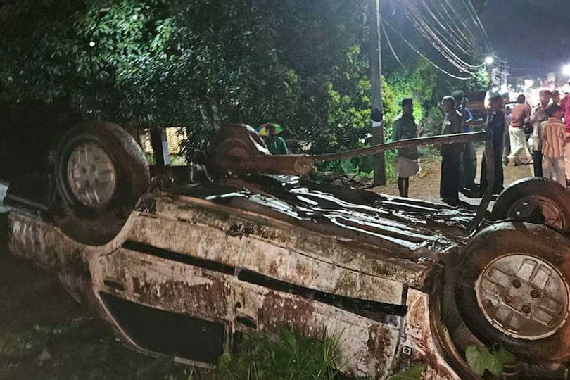 മലപ്പുറത്ത് വഴിയരികില്‍ ഇട്ടിരുന്ന കാര്‍ ഉടമ അറിയാതെ ആക്രി വിലയ്ക്ക് വിറ്റു . 